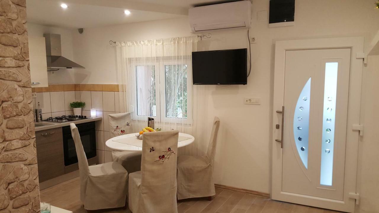 Apartmani Sarm Vir Dış mekan fotoğraf