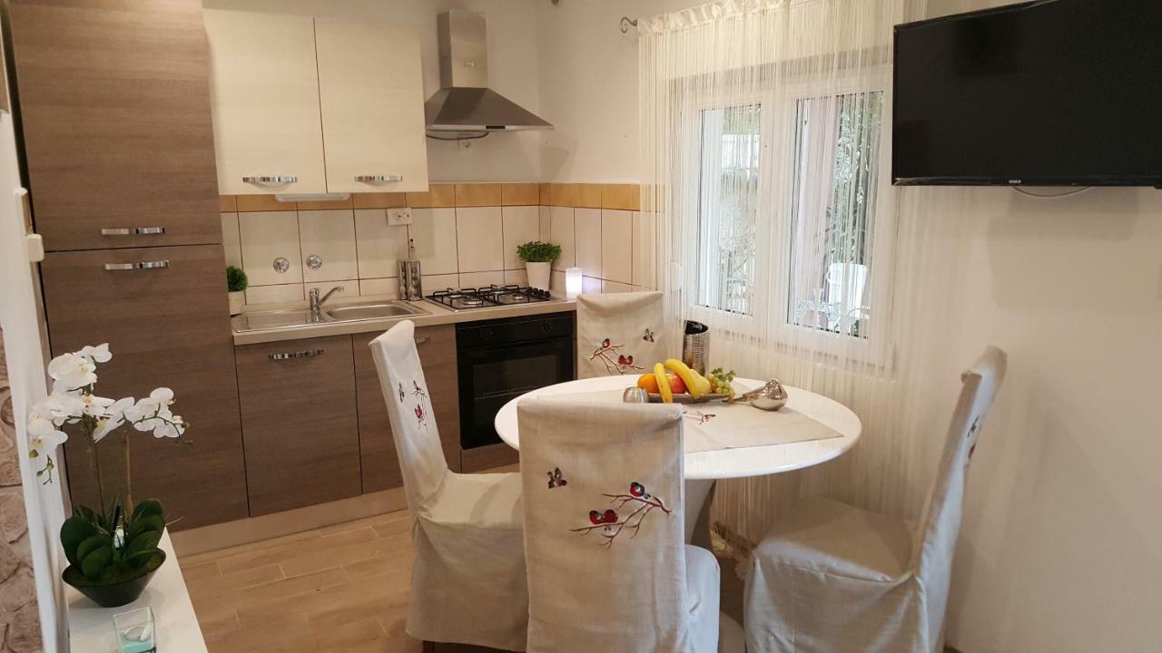 Apartmani Sarm Vir Dış mekan fotoğraf