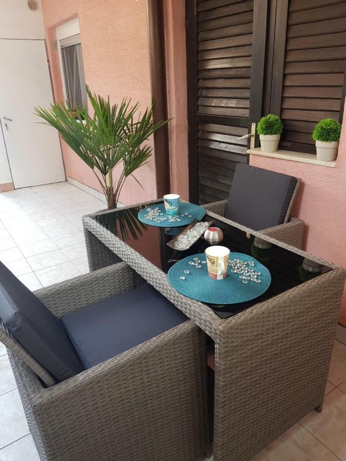 Apartmani Sarm Vir Dış mekan fotoğraf