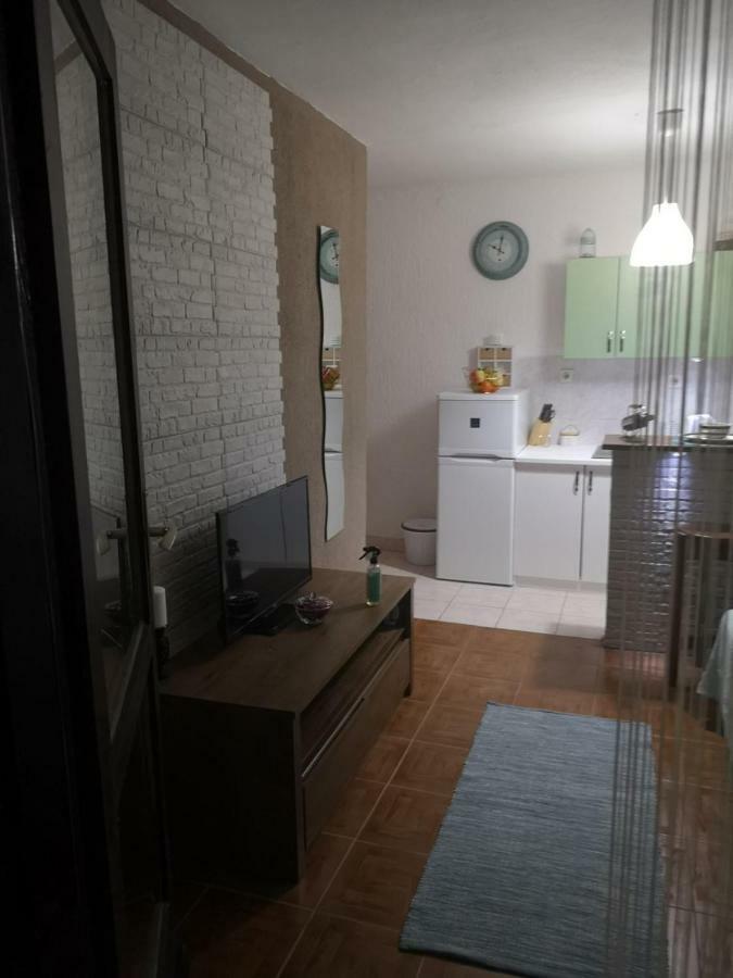 Apartmani Sarm Vir Dış mekan fotoğraf